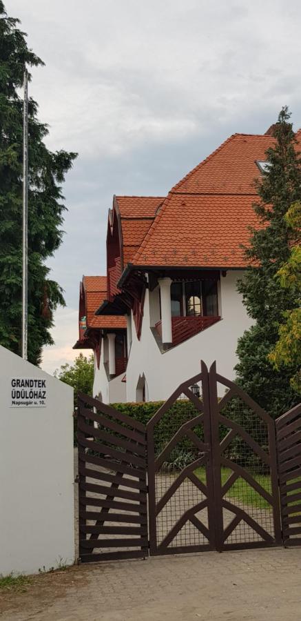 Grantek Üdülőház Balatonlelle Exterior foto